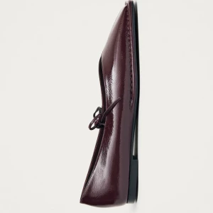 SWAY LEATHER BALLET FLATS IN BURGUNDY