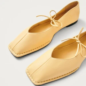 SWAY LEATHER BALLET FLATS IN VANILLA