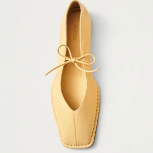 SWAY LEATHER BALLET FLATS IN VANILLA