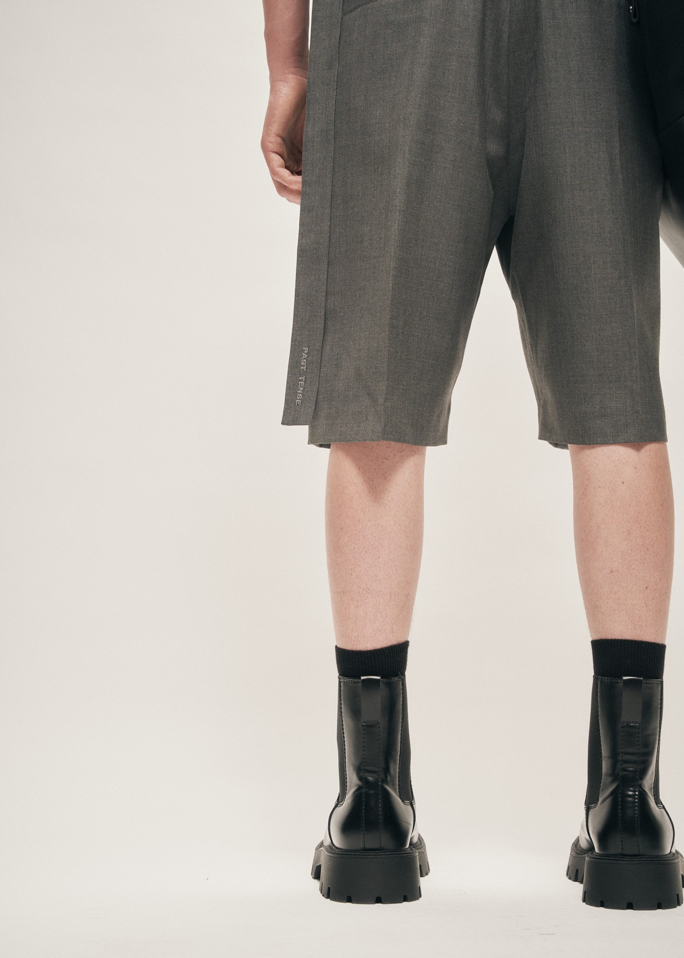 TROPICAL WOOL BELTED SHORTS GREY MELANGE